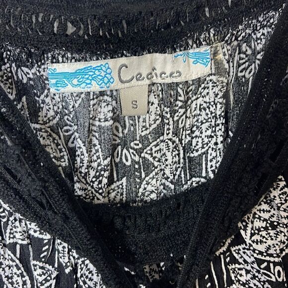 Cecico off the shoulder crop top size small - Picture 3 of 4